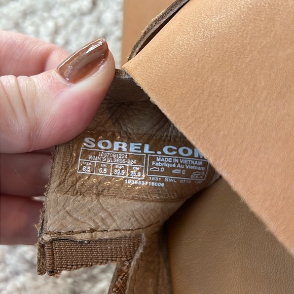 Sorel Roaming Criss Cross Sandals - Picture 7 of 9